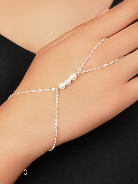 Hand Chain Jewelry, Finger Bracelets, Surf Jewelry, Hand Chain Bracelet, Fancy Jewelry Necklace, Embellished Fashion, Pretty Jewelry Necklaces, Leg Chain, White Pearl Bracelet