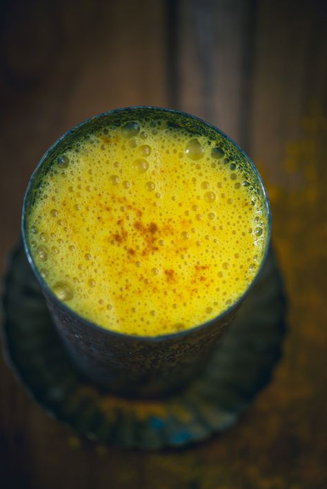 Turmeric Milk or Haldi wala Doodh is a super healthy drink with immunity boosting powers. It is good to drink while you are down with fever , cold or flu. Turmeric Milk Recipe, Haldi Doodh, Immunity Drink, Indian Drinks, Turmeric Milk, Turmeric Latte, Fresh Turmeric, Golden Milk, Milk Recipes