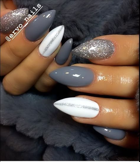 Trendy Gray Nails, Gray Nails Ideas Classy, Oval Grey Nails, Grey Nails Inspiration, Gray Gel Nails Ideas, Graphite Nails, Grey Black Nails, Grey Nail Art Designs, Black Grey Nails