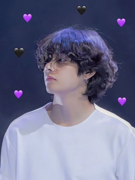 messy hair 🔥 #kimtaehyung #btsv #v #taetae # taekook V Taehyung, Bts Taehyung, Bts V, Bangtan Sonyeondan, Bangtan Boys, Hair Inspo, Kim Taehyung, Black Hair, Long Hair