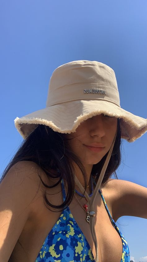 Summer Outfits Hat, Bucket Hat Selfie, Fisherman Hat Outfit, Outfit With Bucket Hat, Jacquemus Bucket Hat, Turkey Shopping, Bucket Hat Outfits, Bucket Hat Outfit, Lux Fashion