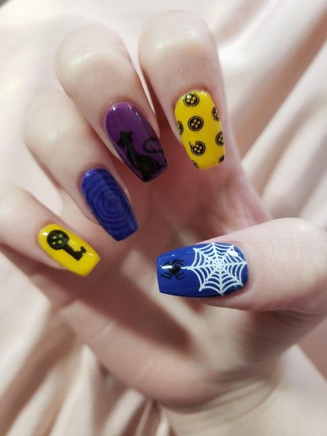 Coraline Nails, Nails Subtle, Disney Halloween Nails, Horror Nails, Spooky Chic, Themed Nails, 31 Day Challenge, Halloween Acrylic Nails, Dotting Tool