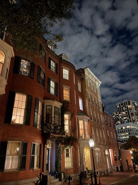 Boston Row House, Chestnut Hill Massachusetts, Beacon Street Boston, Boston House Exterior, Living In Boston Aesthetic, Boston Life Aesthetic, Boston Massachusetts Apartments, Boston Apartment Aesthetic, England Neighborhood