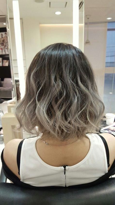 Ash Grey Balayage Medium Hair, Grey Balyage Short Hair, Cute Hair Color Ideas, Cute Hair Color, Hair Color Ideas Trendy, Lavender Grey Hair, Hairstyle Ideas Easy, Ash Hair Color, Cute Hair Colors