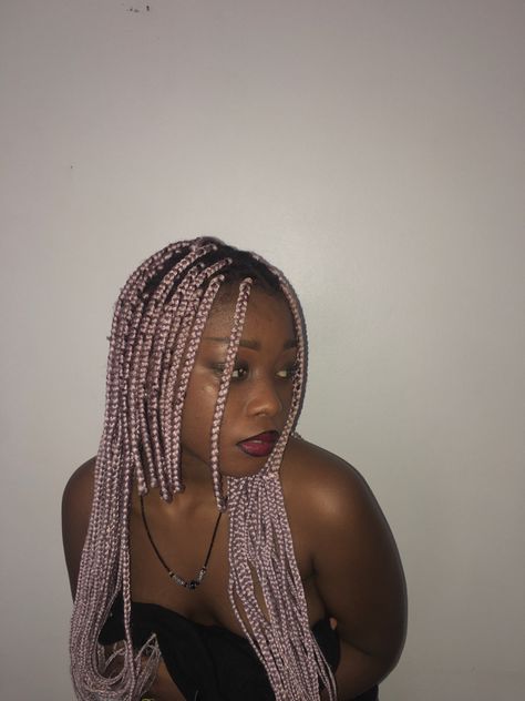 Blonde Purple Braids, Pastel Purple Braids, Lilac Braids For Black Women, Pink And Grey Braids, Jellyfish Haircut Box Braids, Lavender Braids For Black Women, Jellyfish Box Braids, Lilac And Brown Hair, Light Purple Box Braids