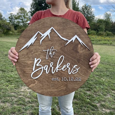 Excited to share this item from my #etsy shop: Mountain theme wedding guestbook sign | Wedding guest book alternative | Mountain theme sign Mountain Elegant Wedding, Cabin Themed Wedding, Mountain Guest Book, Mountain Backdrop Wedding, Mountain Wedding Sign, Mountain Wedding Theme Ideas, Mountain Theme Wedding Decor, August Mountain Wedding, Rustic Mountain Wedding Decor