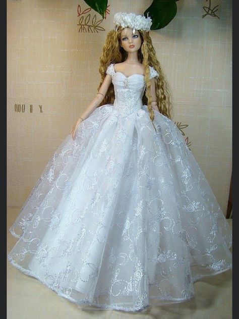 Doll Wedding Dress, Barbie Bridal, Barbie Wedding Dress, Tonner Dolls, Diy Barbie Clothes, Barbie Fashionista Dolls, Barbie Bride, Wedding Dress Patterns, Barbie Wedding