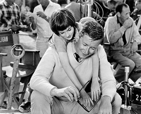 Mary Badham with director Robert... - Classic Movie Hub Mary Badham, Old Hollywood Actors, Atticus Finch, Kill A Mockingbird, Gregory Peck, Best Director, To Kill A Mockingbird, American Literature, Great Films