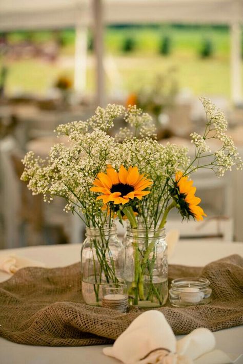 Summer simple wedding Sunflower Wedding Centerpieces, Sisterhood Retreat, Sunflower Centerpieces, Tafel Decor, Boda Mexicana, Babies Breath, Naming Ceremony, Sunflower Wedding, Baby's Breath