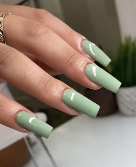 Acrylic Nail Designs Plain, Green Nails Plain, White Acrylic Nails With Glitter, Plain Acrylic Nails, Green Acrylic Nails, Acrylic Nail Shapes, Plain Nails, Nail Techniques, Duck Nails