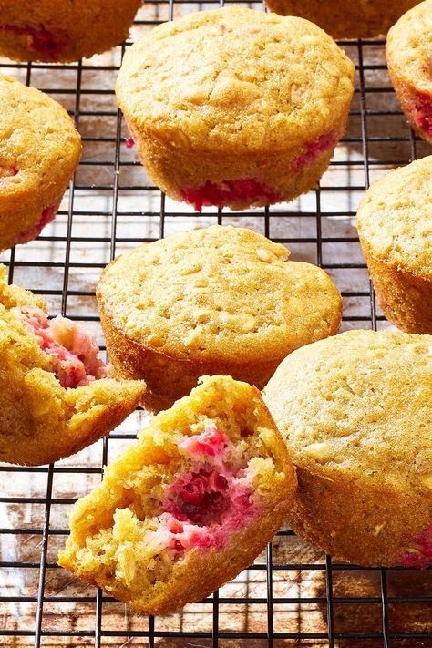 Raspberry-Oatmeal Muffins Raspberry Oatmeal Muffins, Food Essentials, Bread Quick, Raspberry Oatmeal, Healthy Muffin, Easy Breakfast Brunch, Candida Recipes, Healthy Bread Recipes, Bread Cookies