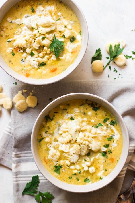 Fresh Corn and Crab Chowder - lightened up chowder with half and half, no flour, fresh sweet corn, and lump crab meat! It's a must-have one-pot summer meal #crabandcornchowder #crabchowder #crabsoup Crab Corn Chowder Recipe, Crab Corn Chowder, Corn And Crab Chowder, Crab Chowder Recipes, Crab And Corn Chowder, Soup Cauliflower, Crab Chowder, Plating Food, Lump Crab Meat