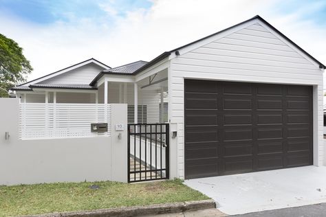 Tropical Paradise - Ashgrove Project — Rylo Co Carport Addition, Roof Renovation, Kitchen Refacing, Carport Sheds, House Cladding, Carport Designs, Front Yard Fence, Brick Exterior House, Deck With Pergola