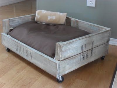 DIY dog bed - I'm seriously thinking left over pallets are going to be made into and Oscar daybed. :-) Distressed Pottery, Pallet Dog Bed, Pallet Dog Beds, Diy Dog Crate, Dog Crate Bed, Crate Bed, Pallet Beds, Diy Dog Bed, Pallet Sofa