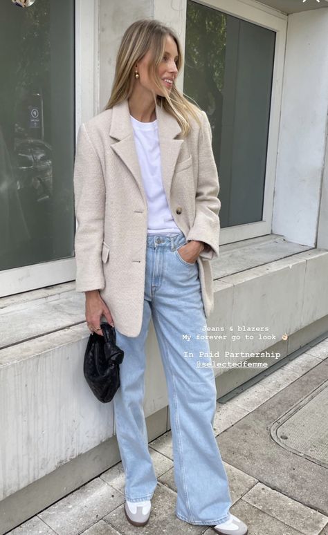 Cream Oversized Blazer Outfit, Outfit Saco Beige, Ivory Blazer Outfits For Women, Ivory Jacket Outfit, Cream Linen Blazer Outfit, Creme Blazer Outfit, Ivory Blazer Outfit, Cream Blazer Outfits For Women, Cream Jacket Outfit