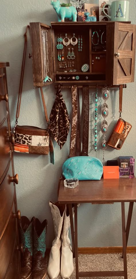 Turquoise Western Bedroom Ideas, Southern Rooms Bedrooms, Punchy Western Bedroom, Western Punchy Bedroom, Turquoise Country Aesthetic, Beachy Western Bedroom, Teenage Western Bedroom, Diy Country Jewelry Holder, Turquoise Western Bedroom