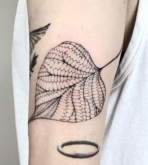 Bodhi leaf Bodhi Leaf Tattoo, Bodhi Tree Tattoo, Bodhi Tattoo, Different Tattoo Styles, Sign Of Peace, Pentagram Tattoo, Mythical World, Chakra Tattoo, Arm Tats