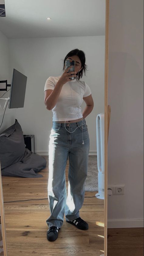 Outfit | simple outfits | minimalistic outfits | adidas superstar | mirror selfie | easy outfit White Superstars Outfit, White Adidas Superstar Outfit, Adidas Superstar Outfit, Superstar Outfit, Adidas Superstar Black, Minimalistic Outfits, Outfit Simple, Easy Outfit, Ootd Ideas