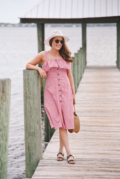 The Red Striped Dress: A Must-Have For Any Summer Wardrobe - Curated by Kirsten Sun Dress Casual, Red Striped Dress, Rock Outfits, Dressy Dresses, Summer Styles, Vestidos Vintage, Girl Talk, Mens Fashion Summer, Petite Fashion