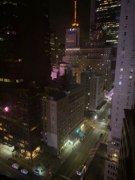 Love it 💗. #nyc #view #hotel #stantwice Christmas Hotel, Nyc View, Dream Hotel, Nyc Hotels, Mixed Emotions, City Aesthetic, Hotel Room, The View, Hotels Room