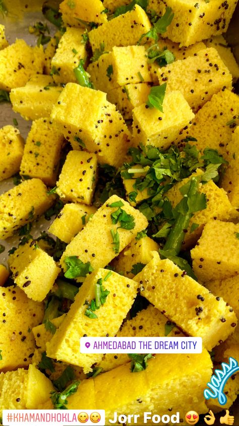 Khaman at ahmedabad Khaman Dhokla, Food Photography Dessert, Fairs And Festivals, Gujarati Recipes, Samosa, Indian Wedding Photography, Hd Backgrounds, Food Obsession, Ahmedabad