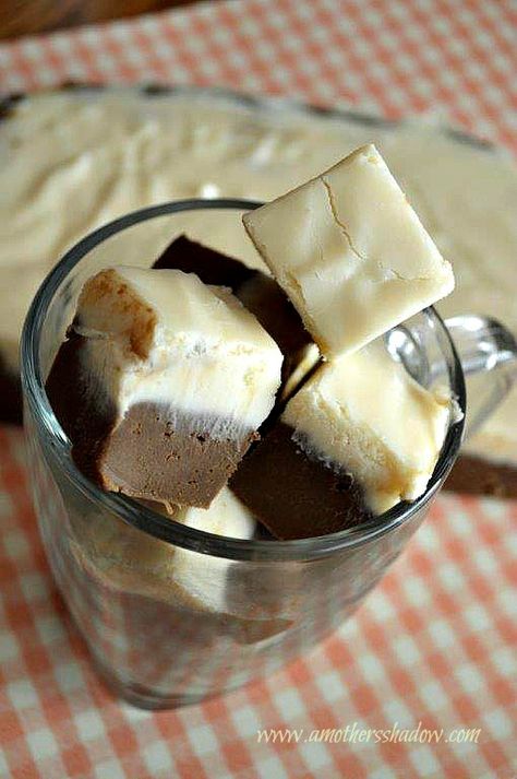 Fabulous Rootbeer Float Fudge: Fudge flavored with root beer concentrate #a-mothers-shadow #candy #carrie-groneman #fudge #root-beer #root-beer-fudge #rootbeer-fudge #taste-of-home-recipe #desserts-candy-food-recipes #holidays #recipes #familytradition #familytraditions Root Beer Fudge Recipes, Homemade Fudge Recipes, Caramel Fudge, Root Beer Float, Candy Cookies, Fudge Brownies, Homemade Candies, Fudge Recipes, High Tea