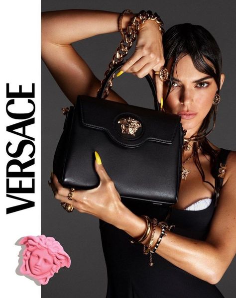 Versace Photoshoot, Pose Mannequin, Kendall Jenner News, Kendall Jenner Aesthetic, Versace Bag, Photography Bags, Latest Handbags, Campaign Fashion, Versace Brand