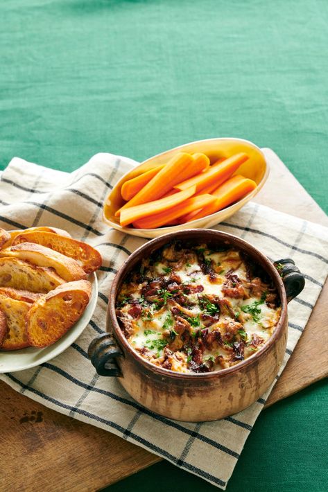 Caramelized Onion Dip Pioneer Woman, Carmelized Onion And Bacon Dip, Caramelized Onion And Bacon Dip, Carmelized Onion Dip Recipe Easy, Carmalized Onion Dips, Pioneer Woman Recipes Appetizers, Bacon Onion Dip, Bacon Dip Recipes, Caramelized Onion Dip