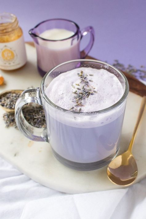 Lavender Recipes, Purple Food, Lavender Tea, Latte Recipe, Pretty Drinks, Tea Latte, Japanese Sweets, Best Tea, Detox Tea