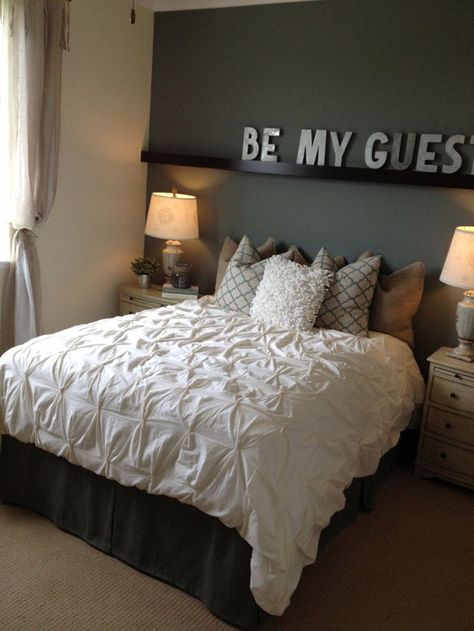 guest bedroom 4 Be My Guest, Guest Bedroom Design, Apartment Decoration, Be Our Guest, Spare Bedroom, Decoration Inspiration, Spare Room, Guest Bedrooms, Dream Rooms