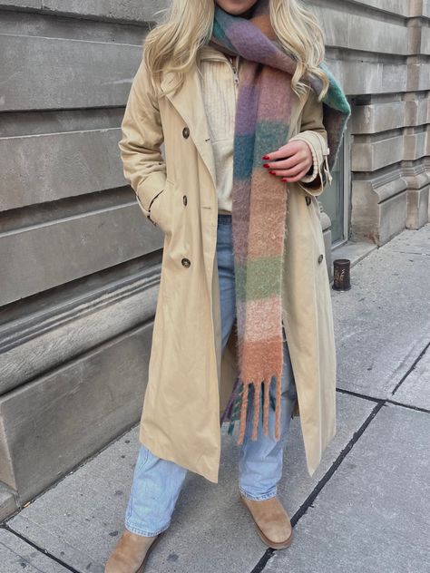 Brown Trench Coat Outfits, Trench Coat And Scarf Outfit, Trench Coat Scarf Outfit, Tan Trench Coat Outfit Casual, Long Tan Coat Outfit, Tan Coat Outfit Winter, Wool Trench Coat Outfit, Trench Coat And Scarf, Plaid Trench Coat Outfit