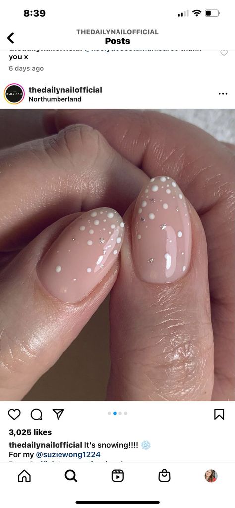 Neutral Nail Designs, Snow Nails, Short Almond Nails, Sparkle Nails, Minimalist Christmas, Winter Design, Neutral Nails, Xmas Nails, Christmas Nail Designs