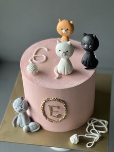 Cat Cake For Girls Birthday, Birthday Cake Cat Theme, Cute Cat Cakes, Cat Themed Birthday Cake, Cat Eating Cake, Cat Fondant, Kitten Cake, Cat Cakes, Cake Cat