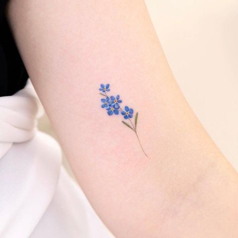 Forget me not Tattoo. Delicate Tatoos, Blue Flower Tattoos, Forget Me Not Tattoo, Violet Tattoo, Tiny Flower Tattoos, Petite Tattoos, Mother Tattoos, Geniale Tattoos, Elegant Tattoos