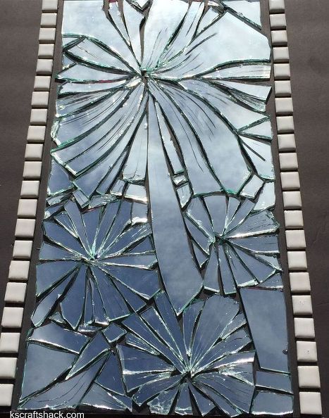 turn a broken mirror into art instead of throwing it away, crafts, home decor, repurposing upcycling Broken Mirror Ideas, Broken Mirror Projects, Broken Mirror, Mosaic Mirror, Mirror Mosaic, Mosaic Wall Art, Broken Glass, Mosaic Projects, Into Art