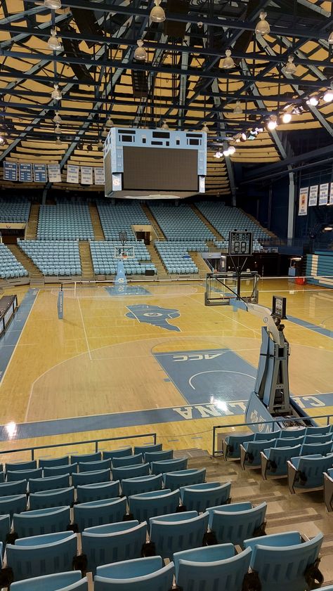 Basketball Ground, Basketball Stadium, Indoor Basketball Court, Basketball Courts, Indoor Basketball, Play Ground, Football Gloves, College Study, College Basketball