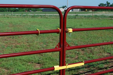 Cattle Gate Latch Ideas, Farm Gate Latch Ideas Diy, Cattle Gate Ideas Driveway Entrance, Double Gate Latch Ideas, Gate Latch Ideas, Cattle Fence, Farm Gates Entrance, Cattle Gate, Cyclone Fence