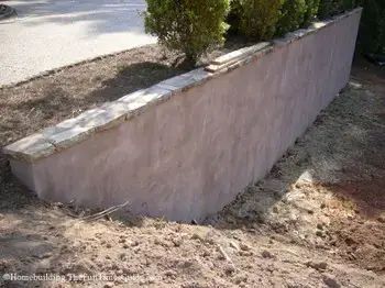 This is the simple solution to a bare concrete retaining wall. Photo by Randy at TheFunTimesGuide.com Poured Concrete Retaining Wall Ideas, Hide Retaining Wall, Painted Retaining Wall Concrete Blocks, Cinder Block Retaining Wall Makeover, Concrete Retaining Wall Landscape, Paint Retaining Wall, Concrete Sleeper Retaining Wall, Fence Wall Design Concrete, Block Walls Ideas Outdoor