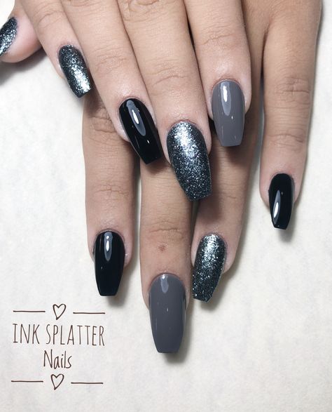 Black And Gunmetal Nails, Nails Inspiration Grey And Black, Black Grey Glitter Nails, Black And Grey Nails Acrylic, Black And Grey Nail Ideas, Grey Nail Designs Glitter, Grey Halloween Nails, Grey And Black Nails, Grey Glitter Nails