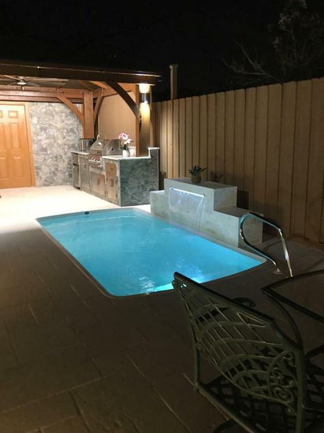 Small Fiberglass Pools, Swim Spa Landscaping, Small Inground Pool, Pools Backyard Inground, Shell Ideas, Diy Swimming Pool, Plant City, Modern Backyard Landscaping, Small Pool Design