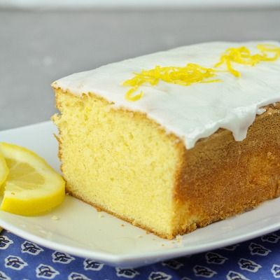 Lemon Glaze Icing is super simple to make and only needs three ingredients. It's the perfect finishing touch on cakes, cookies and more! Glaze Icing Recipe, Lemon Glaze Icing, Glazed Icing Recipe, Iced Lemon Pound Cake, Powdered Sugar Icing, Caramel Cake Recipe, Powdered Sugar Glaze, Glaze Icing, Lemon Icing