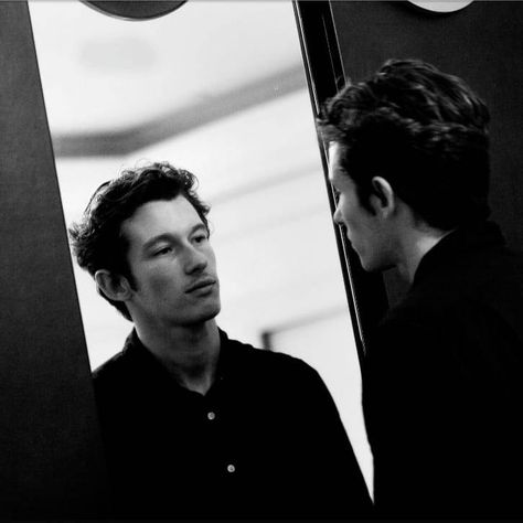 someone in the mirror — Callum Turner Callum Turner Black And White, Cullum Turner, The Boys In The Boat, Boys In The Boat, Masters Of The Air, Callum Turner, This Is Your Life, Chris Martin, The Perfect Guy