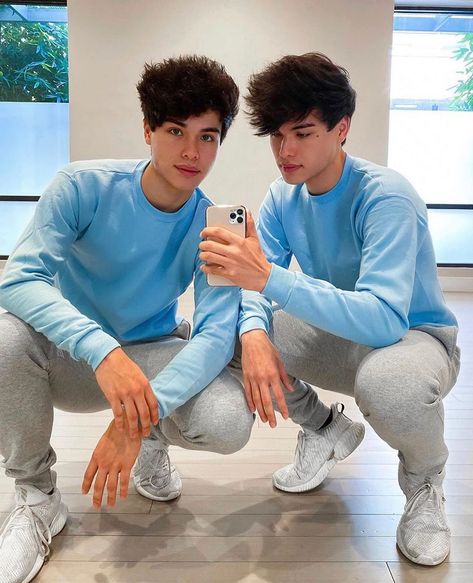 Alex Stokes, Alan Stokes, Twin Guys, Stokes Twins, Twins Instagram, Twin Models, Twin Life, Twin Photos, Brent Rivera