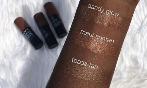 The Inexpensive Highlighter For Dark Skin Tones That Reddit Is Loving Highlighter For Dark Skin, Beginner Makeup Kit, Learn Makeup, Study Inspo, Makeup For Teens, Makeup Swatches, Kiss Makeup, Makeup For Beginners, Makeup For Black Women