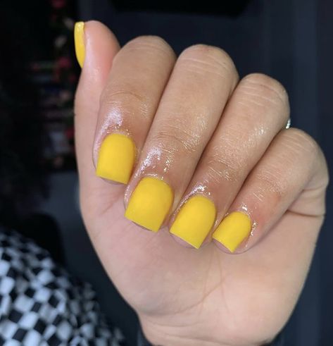 Xs Short Acrylic Nails, Short Solid Color Nails, Yellow Short Nails, Short Yellow Nails, Goddess Nails, Overlay Nails, Acrylic Toe Nails, Long Acrylic Nail Designs, Ombre Acrylic Nails