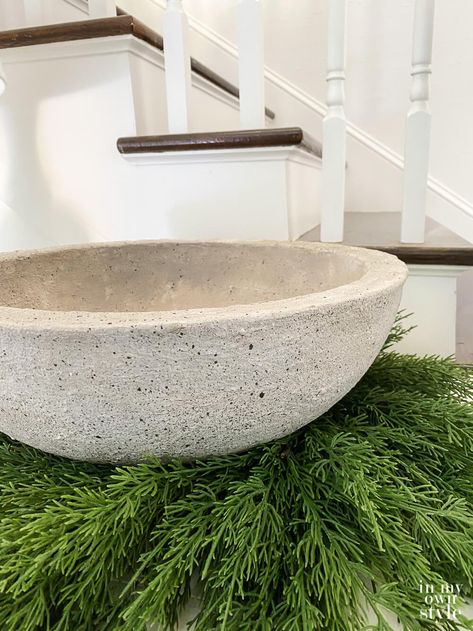 Concrete Planters Diy, Patio Planter Ideas, Large Bowl Planters, Large Concrete Planters, Concrete Patio Ideas, Cement Pots Diy, Paint Concrete Patio, Paint Concrete, Planters Diy