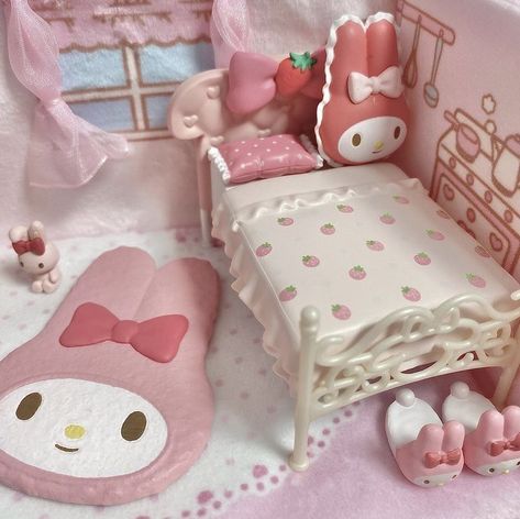 Sanrio Apartment, Hello Kitty Dollhouse, Y2k Sanrio, Kitty House, Calico Critters Families, Hello Kitty House, Charmmy Kitty, Hello Kitty Rooms, Mini Doll House