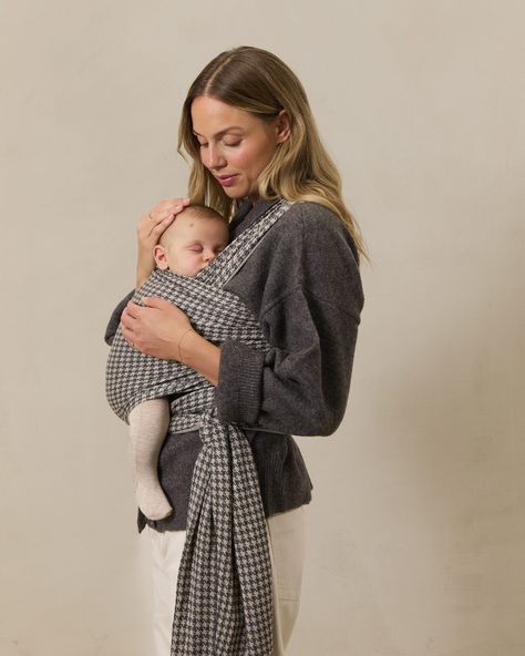 Just in time for fall: The Double-Knit Collection is here. Featuring two layers of our signature soft TENCEL™ Modal in a classic houndstooth print for your coziest season with baby yet. Now available in two colorways: Stormy Houndstooth and Cream Houndstooth. Shop at the link in profile. Solly Wrap, Mini Wardrobe, Solly Baby Wrap, Solly Baby, Petite Plus Size, Wrap Carrier, Baby Wrap, Baby Wrap Carrier, Knit Wrap