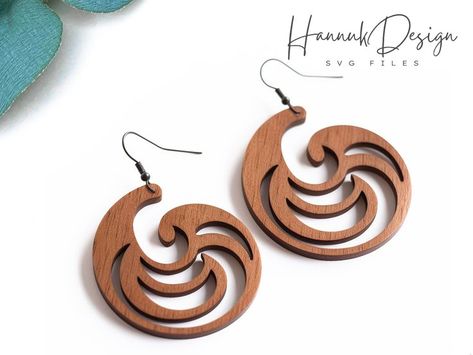 Discover the beauty of wooden earrings with our laser cut templates! Perfect for creating stylish accessories for any occasion. Siser Juliet, Laser Cut Wood Earrings, Earring Svg, Wood Earring, Laser Art, Laser Cut Earrings, 3d Svg, Lasercut Design, Badge Design