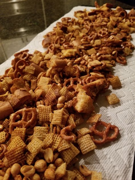 Low Fodmap Trail Mix Recipe, Low Fodmap Christmas Appetizers, Low Fodmap Chex Mix Recipes, Low Fodmap Holiday Appetizers, Low Food Map Snacks, Fodmap Appetizers, Chex Snack Mix Recipes, Low Fodmap Appetizers, Ibs Friendly Food